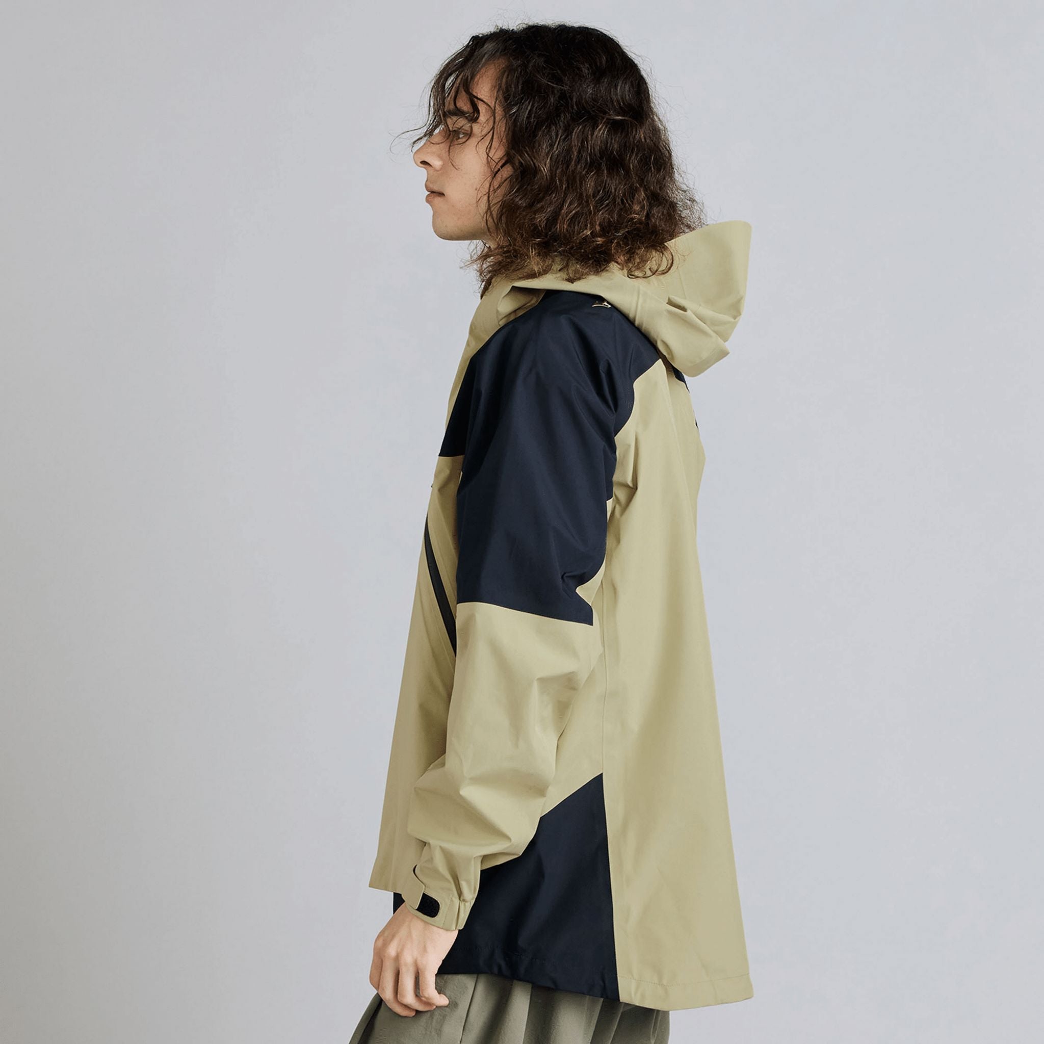 フェイスジェル・ゲル rain GORE-TEX 3L SHELL JACKET (U)| Women's Running Clothing | Mizuno