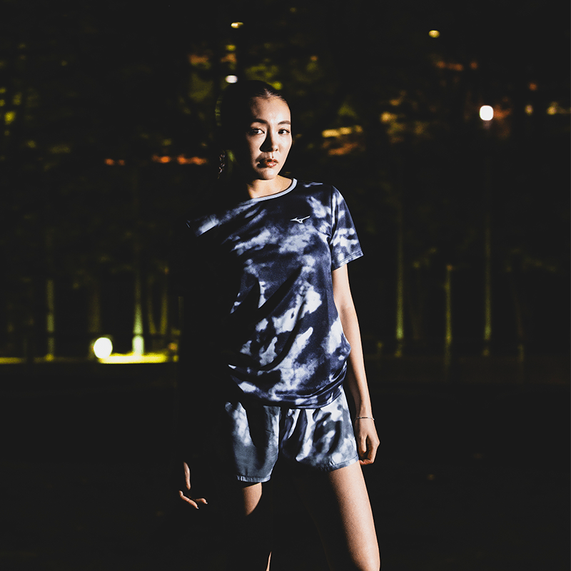 GRAPHIC TEE (W) - TSUKIAKARI - Mizuno Australia