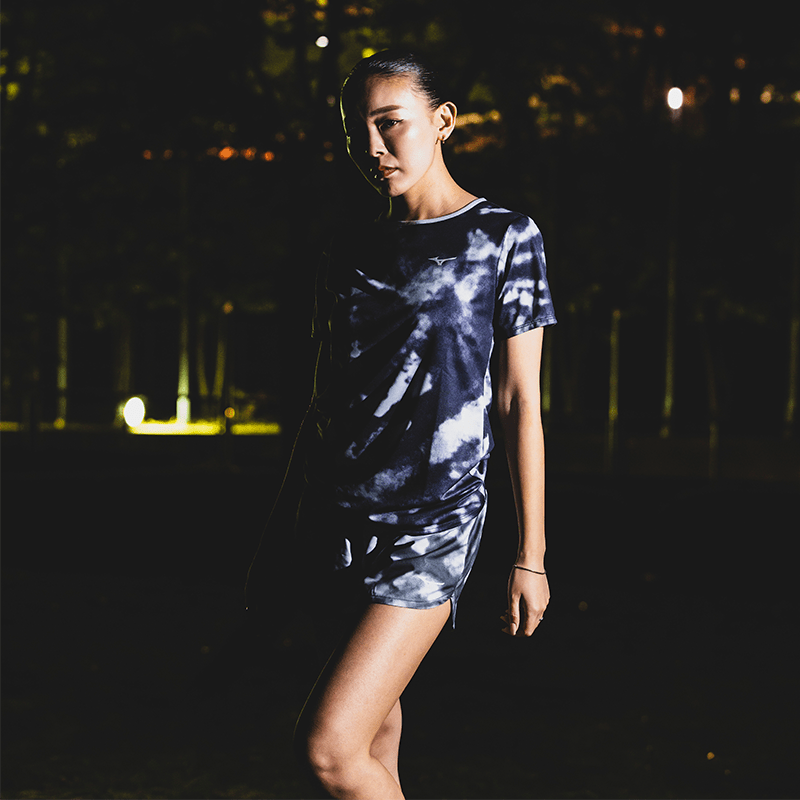 GRAPHIC TEE (W) - TSUKIAKARI - Mizuno Australia